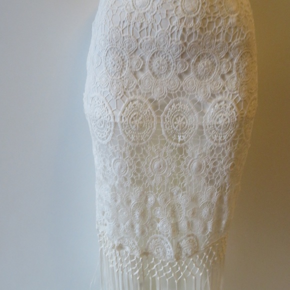 Elegant White Lace Fringe Skirt - Picture 2 of 8